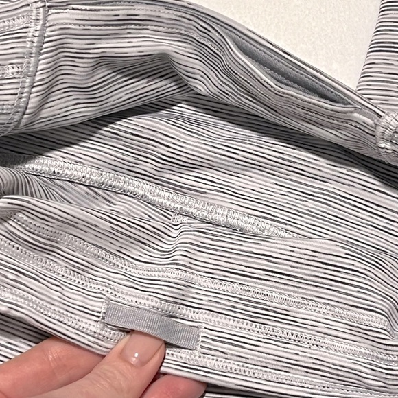 Lululemon Train Times 7/8 tight size 4 25” - Picture 7 of 9